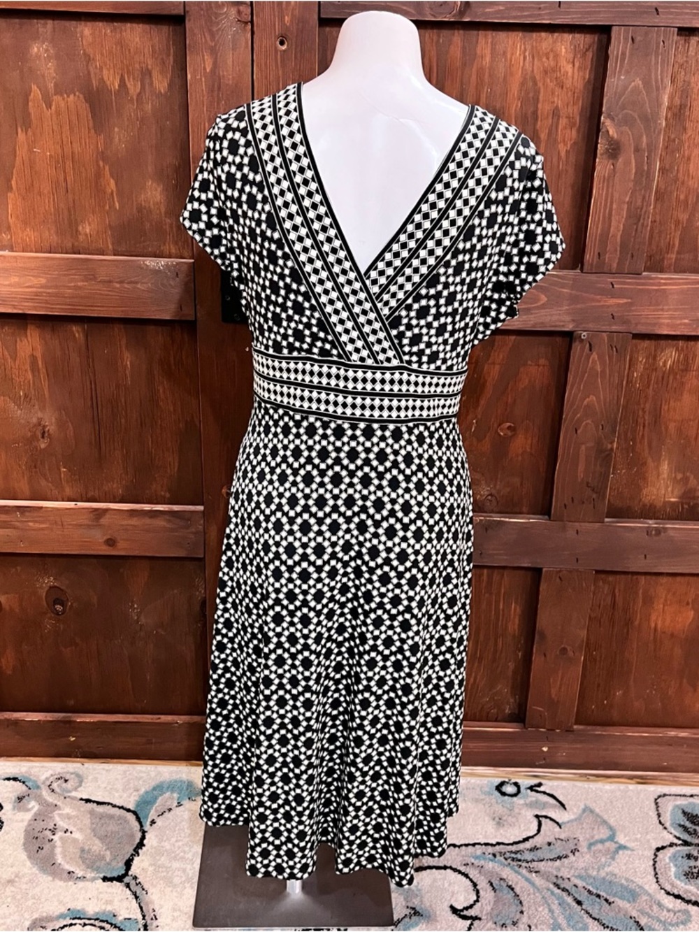 Maggy London Black & White Geometric V-Neck Fit-and-Flare Midi Dress - Picture 2 of 6
